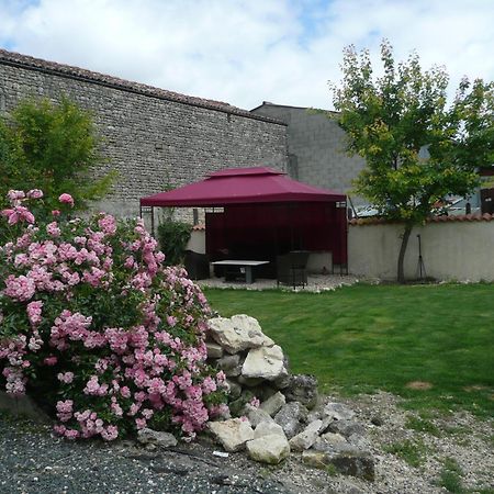 Maison Blanc Bed and Breakfast Gibourne Buitenkant foto